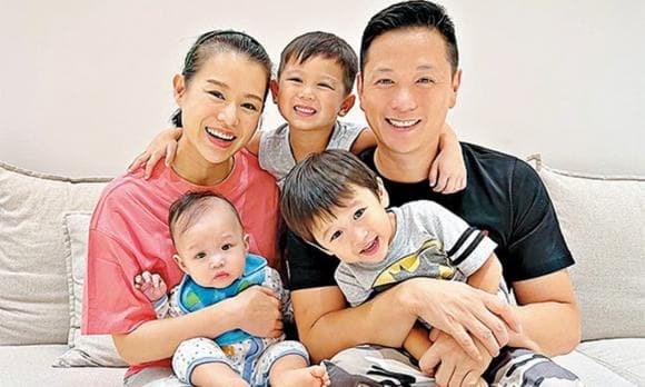 Hồ Hạnh Nhi cùng chồng 'trốn' 3 con đi hẹn hò, nhan sắc tuổi 42 gây chú ý