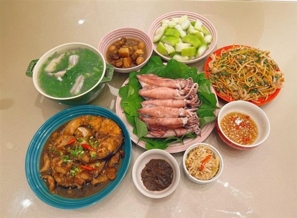 MC VTV Diệp Chi nấu cho em gái ruột bữa cơm đậm chất quê