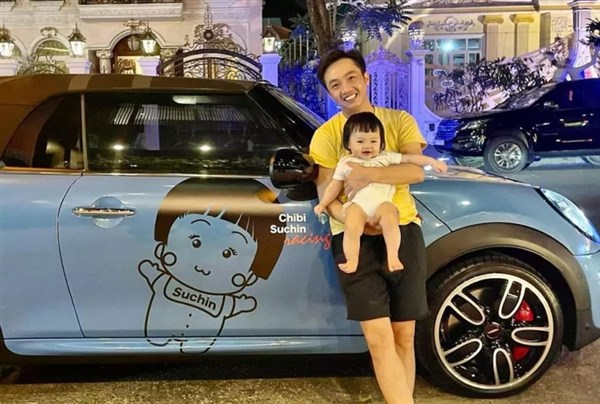 Mới 3 tuổi, ái nữ Cường Đô La đã sở hữu "dàn siêu xe"