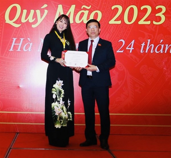 Phi Thanh Vân 6 năm làm mẹ đơn thân nuôi con trai