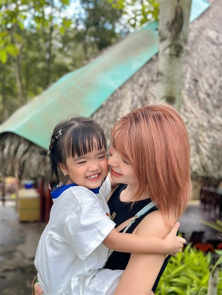 Con gái Mạc Văn Khoa đón sinh nhật 3 tuổi