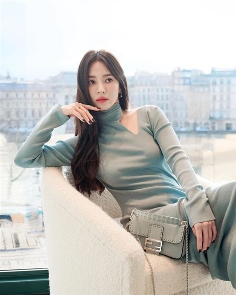 Quỳnh Anh Shyn mặc váy gần trăm triệu đồng giống Song Hye Kyo