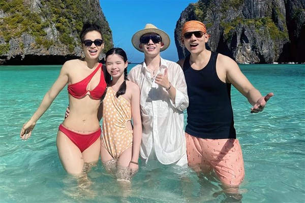 Gia đình Phương Trinh Jolie du xuân ở Thái Lan