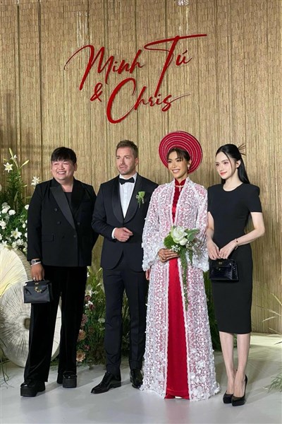 Thời trang đi ăn cưới được khen của Hương Giang