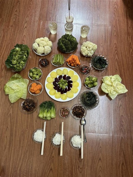 Mỹ nhân ăn chay đẹp nhất Việt Nam khoe những bữa cơm đạm bạc