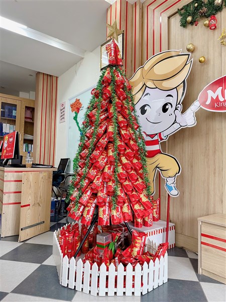 TỰ LÀM CÂY THÔNG NOEL TỪ SNACK THẢO MỘC MIDASS – ĐỘC LẠ VÀ SÁNG TẠO!